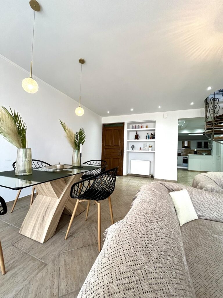 Rallia's Maisonette